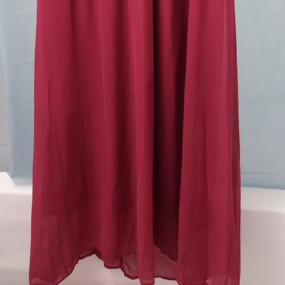 Burgundy lace dress - Picture 2 of 5